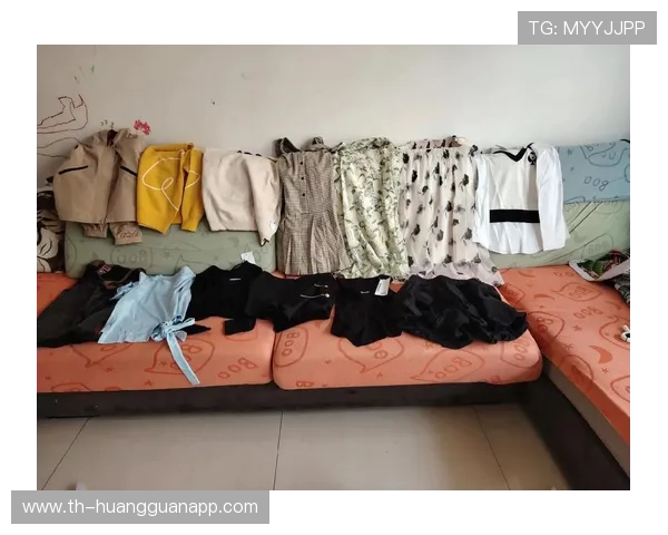 史梦瑶家里那衣柜得多大，穿的比买房还豪横啊！