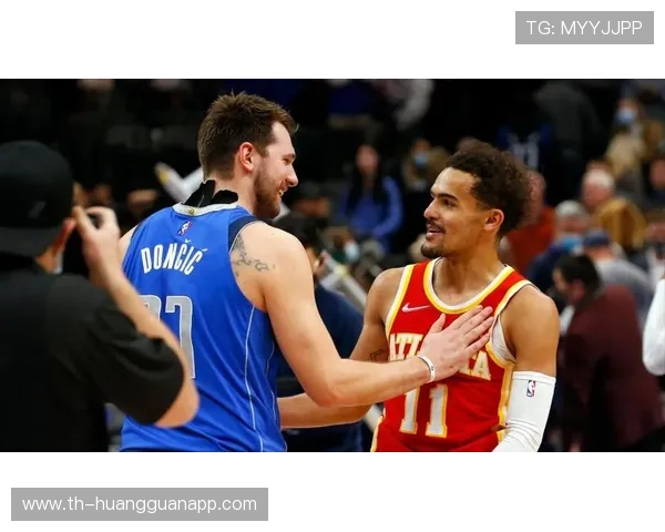 特雷·杨挡拆单打压制东契奇提升持球效率