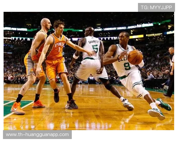 朗多挡拆分球转向无球策动 提升关键回合组织