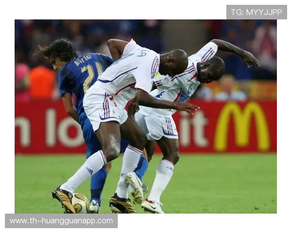 巴拉克与维埃拉在中场组织中分散与集中结构下形成差异趋势