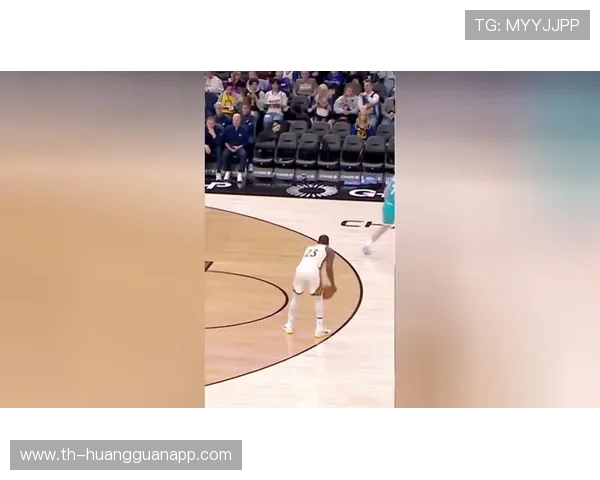 汤普森在库里挡拆后无球跑位较季初提升三分效率